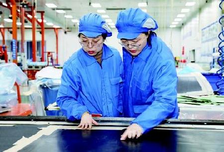 復(fù)合材料廠生產(chǎn)現(xiàn)場。