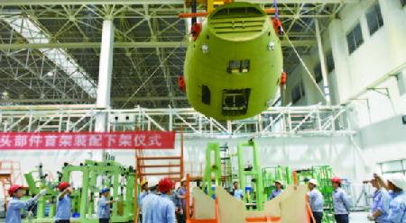 首架&ldquo;新舟&rdquo;700機(jī)頭部件在成飛民機(jī)下線。
