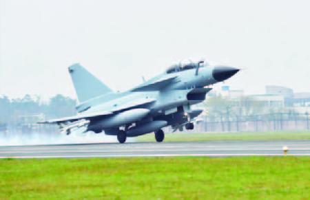 2019年最后一個(gè)飛行日，殲10飛機(jī)安全著陸。