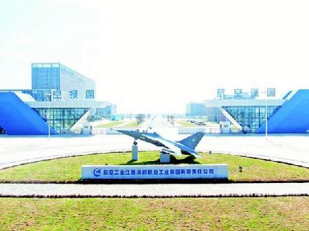 南昌航空城南區(qū)大門(mén)。