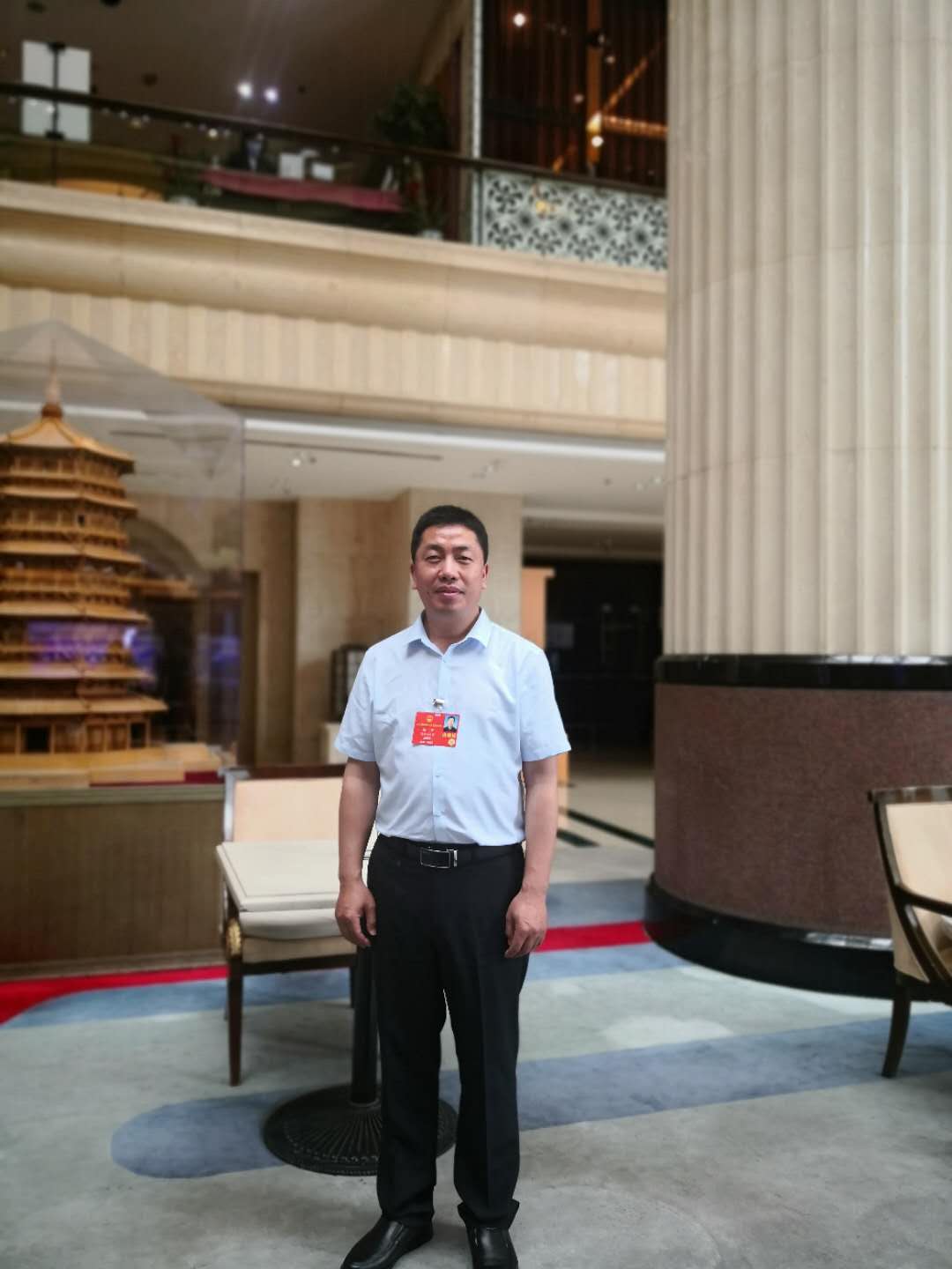 9.全國人大代表、航空工業(yè)陜飛部件廠飛機鉚接裝配鉗工趙平